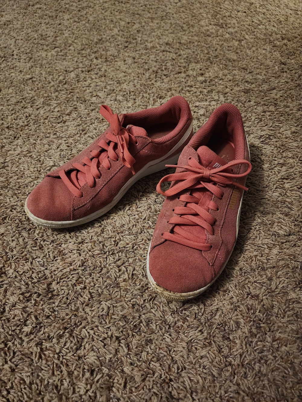 Women's Size 7 Puma Classic Suede Shoes Pink/White Low Top Athletic Sneakers